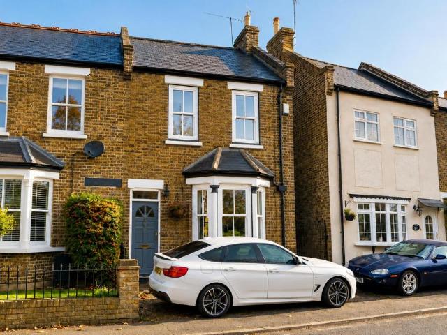 Holly Cottages, Bell Common, Epping 3 bed semi detached house to rent £2,400 pcm £554 pw
