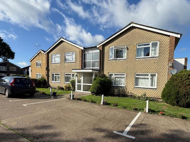 Holly Court, Pulborough RH20, 2 bed flat to rent, £1,250 pcm | PrimeLocation