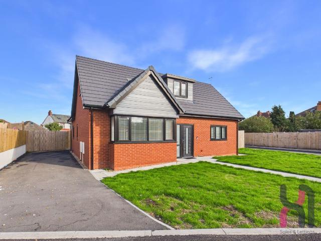 Holly Close, Southport PR8, 3 bed detached house to rent, £2,000 pcm | PrimeLocation