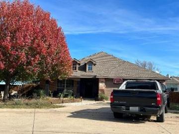 Holly Crest Ln