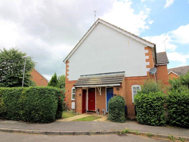 Holly Drive, Aylesbury HP21, 1 bed property to rent, £1,050 pcm | PrimeLocation