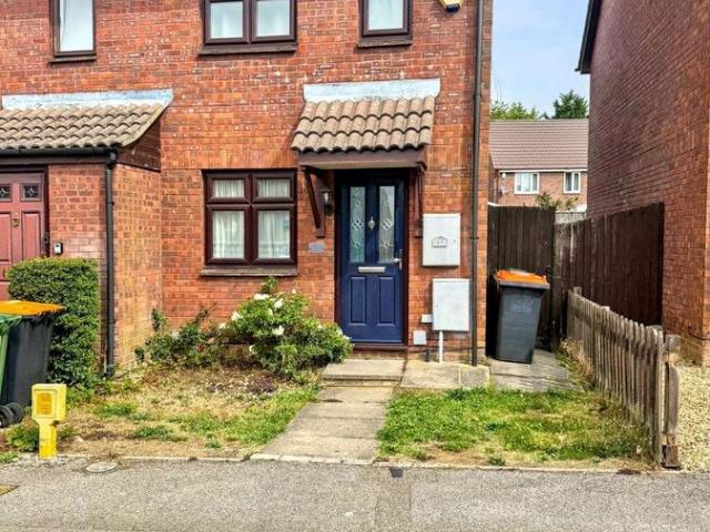Holly Farm Close, Caddington, Luton LU1, 2 bed end terrace house to rent, £1,400 pcm | PrimeLocation