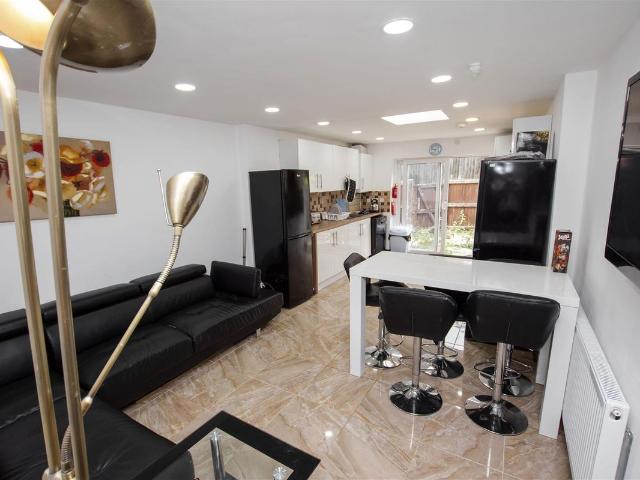 Holly Grove, Hubert Road, Birmingham, West Midlands B29, 5 bed shared accommodation to rent, £598 pcm | PrimeLocation