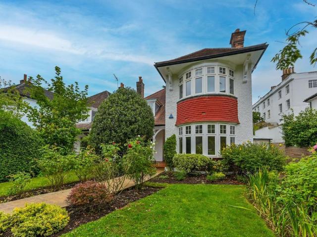 Holly Lodge Gardens, Highgate. 4 bed house to rent £9,997 pcm £2,307 pw