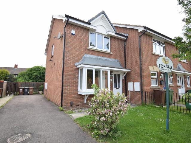 Holly Mede, Ossett WF5, 3 bed town house to rent, £1,025 pcm | PrimeLocation