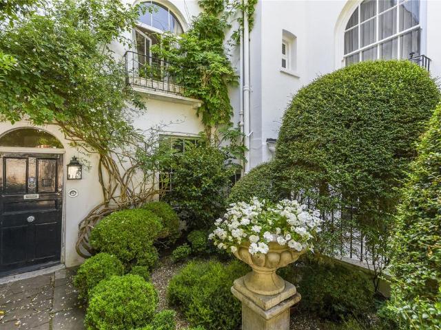 Holly Place, Hampstead, London, NW3 3 bed terraced house to rent £11,496 pcm £2,653 pw
