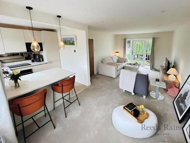 Holly Road North, Cheshire SK9 3 bed terraced house to rent £2,500 pcm £577 pw