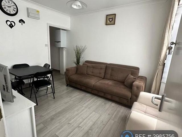 Holly Road, Enfield, EN3 2 bed bungalow to rent £2,500 pcm £577 pw