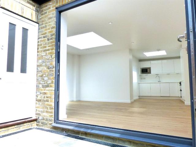 Holly Road, Hampton Hill TW12, 2 bed flat to rent, £2,150 pcm | PrimeLocation