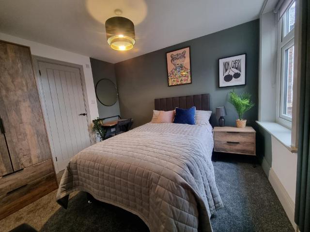 Holly Street, Droylsden, M43 6WL, United Kingdom | Room for rent #132859816 | Rentberry