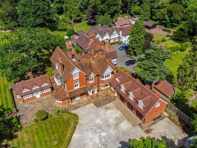 Hollybush Hill Stoke Poges SL2 7 bed detached house to rent £6,995 pcm £1,614 pw