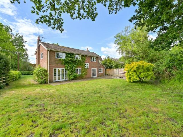 Hollybush Lane, West Heath. 5 bed detached house to rent £3,000 pcm £692 pw