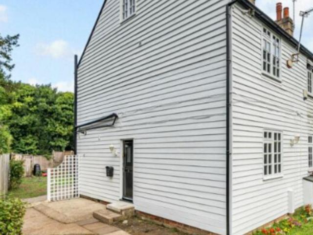 Hollybush Lane Orpington BR6 3 bed cottage to rent £1,900 pcm £438 pw