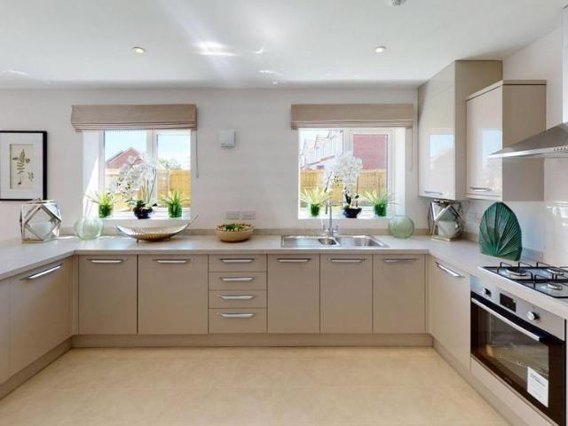Hollybrook Park, 2 Highmere Drive CH5 3 bed detached house to rent £1,220 pcm £282 pw