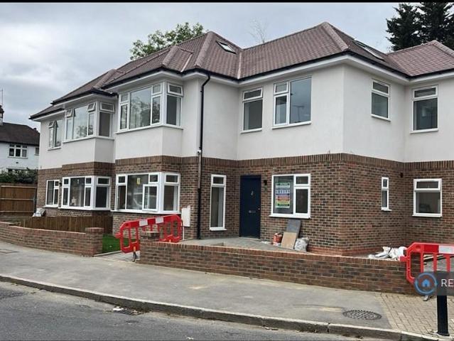 Hollycroft Avenue, Wembley, HA9 4 bed semi detached house to rent £3,500 pcm £808 pw