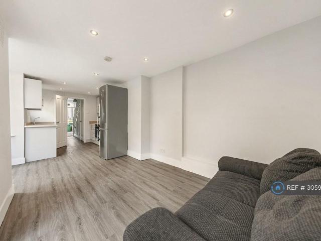 Hollydale Road, London, SE15 5 bed terraced house to rent £4,350 pcm £1,004 pw