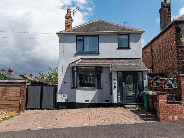 Hollydale Road, Nottingham, NG3 5 bed detached house to rent £2,200 pcm £508 pw