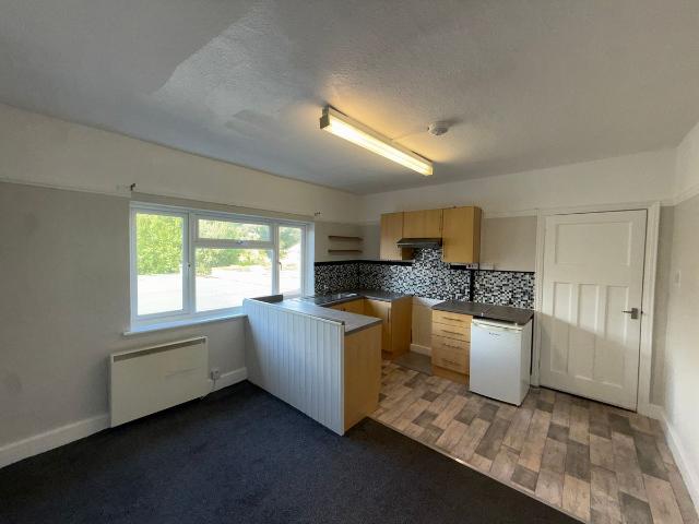 Hollyfield Road South, Sutton Coldfield B76, 2 bed flat to rent, £1,000 pcm | PrimeLocation
