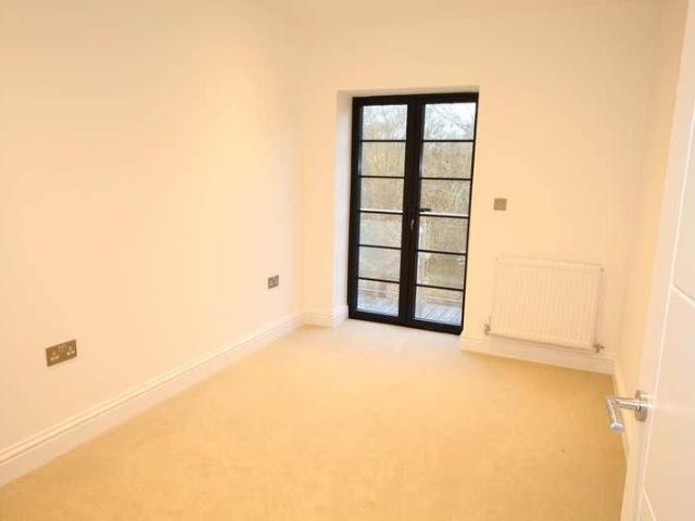 Hollyfield Road, Surbiton, KT5