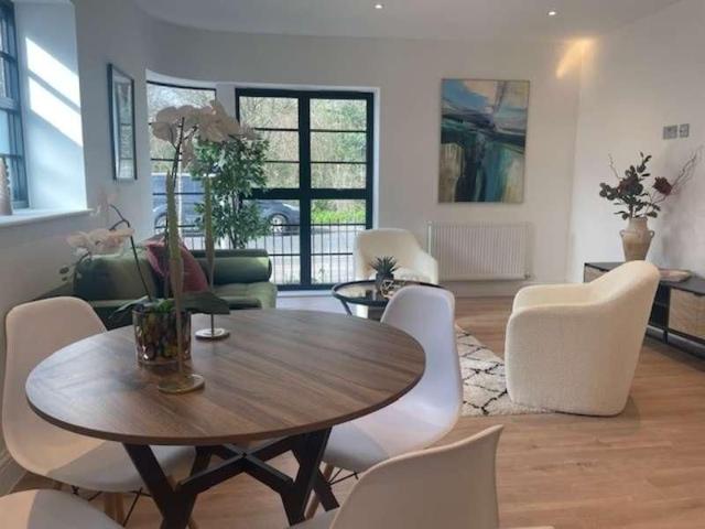 Hollyfield Road, Surbiton, KT5