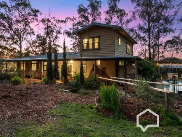 Hollyhock A Truly Unique Lifestyle Estate on 10 Acres