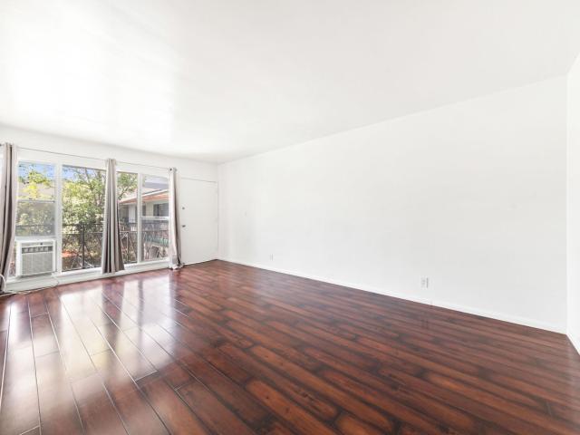 Hollyview Apartments