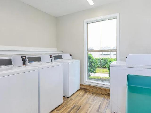 HollyView Apartments 1 Bedroom Apartment for Rent at 5555 Holly View Dr, Houston, TX 77091 Greater Inwood