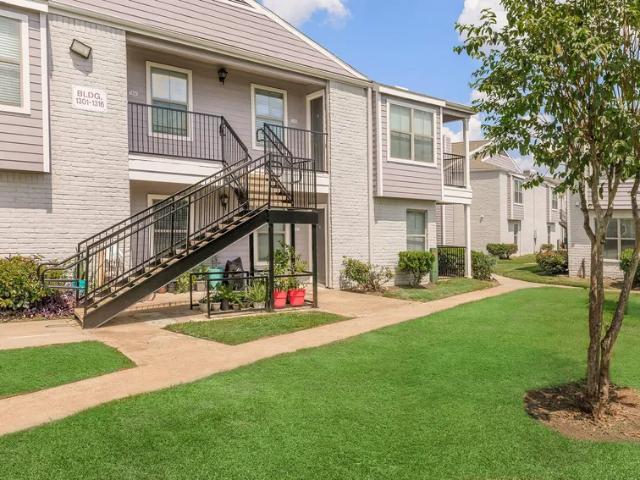 HollyView Apartments 2 Bedroom Apartment for Rent at 5555 Holly View Dr, Houston, TX 77091 Greater Inwood
