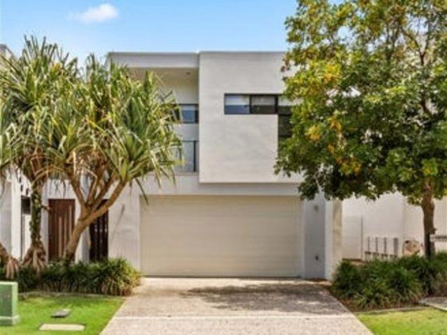 Hollywell Haven: Stunning 3 Bedroom House for Rent in the Heart of a Picturesque Neighborhood
