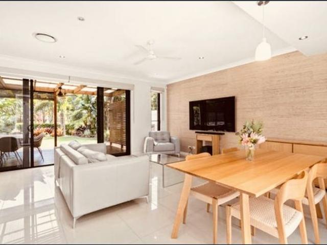 Hollywell Haven: Stunning 3 Bedroom House for Rent in the Heart of a Picturesque Neighborhood