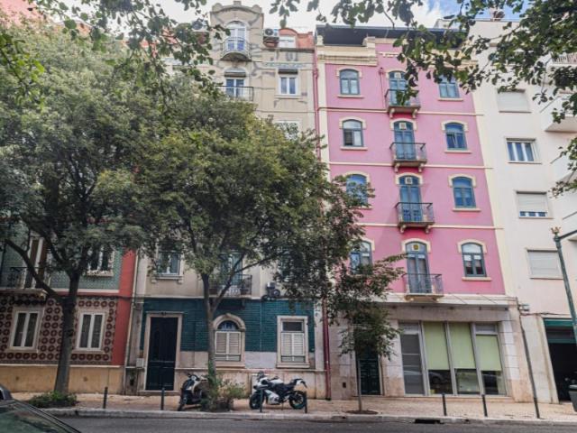 HOLLYWOOD, Casa com História, Vista que Marca, e o Melhor de Lisboa à porta | T3+1, centro de Lisboa