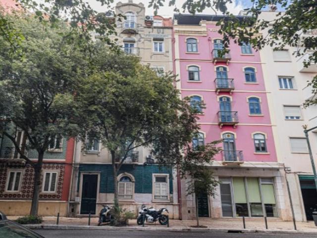 HOLLYWOOD, Casa com História, Vista que Marca, e o Melhor de Lisboa à porta | T3+1, centro de Lisboa