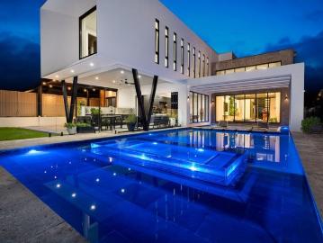 HOLLYWOOD HILLS Glamour Awaits