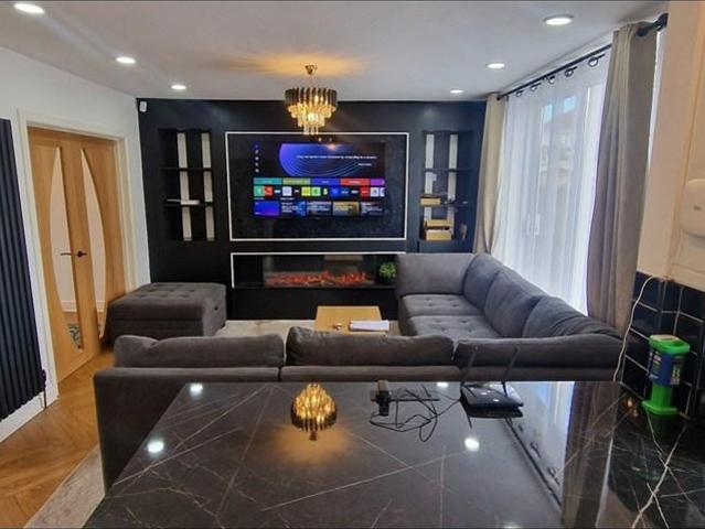 Hollywood Road, Bristol, BS4 4 bed semi detached house to rent £2,400 pcm £554 pw