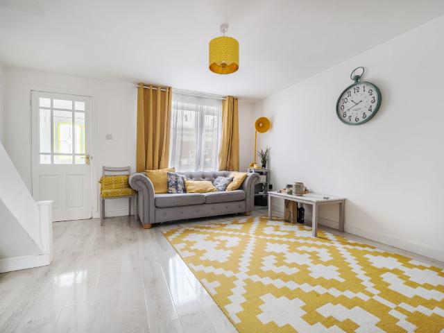 Holmcroft, Crawley RH10, 3 bed property to rent, £1,800 pcm | PrimeLocation