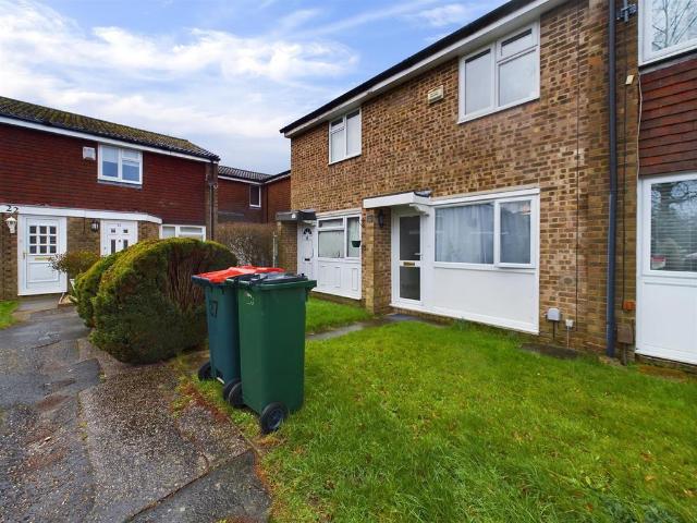 Holmcroft, Southgate, Crawley, West. 2 bed house to rent £1,650 pcm £381 pw