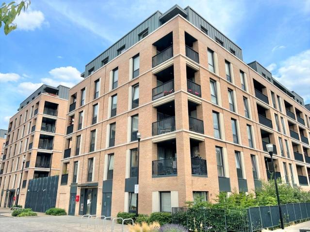 Holman Drive, Hanwell UB2, 2 bed flat to rent, £2,250 pcm | PrimeLocation