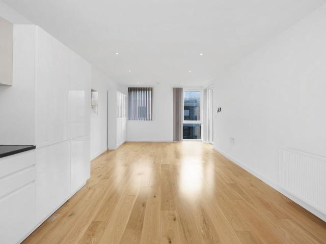 Holman Drive, Southall UB2, 1 bed flat to rent, £1,775 pcm | PrimeLocation