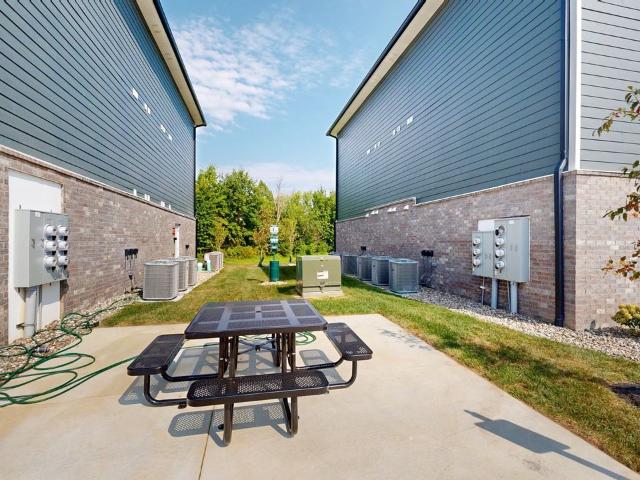 Holmans Crossing 2 Bedroom Apartment for Rent at 3225 Holmans Ln, Jeffersonville, IN 47130