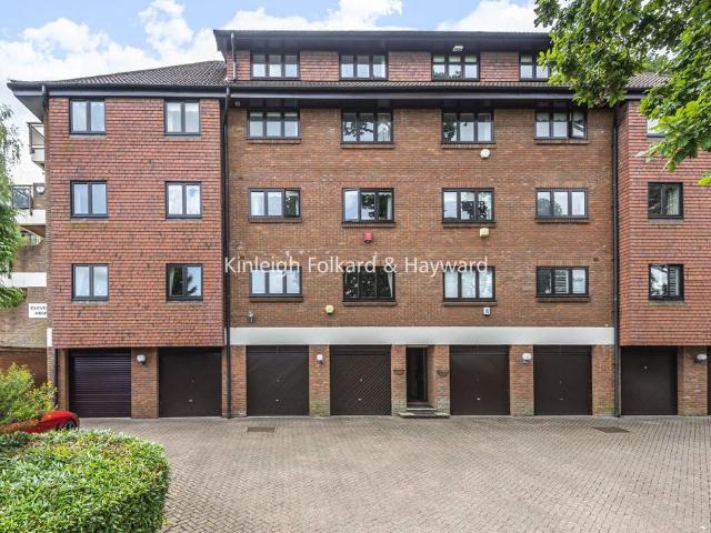 Holmbury Park, Bromley, Kent, BR1 3 bed flat to rent £2,200 pcm £508 pw