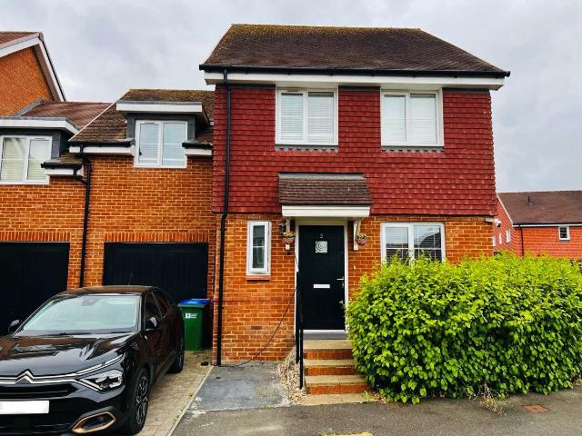 Holmbush Drive, Horsham RH12, 3 bed property to rent, £2,195 pcm | PrimeLocation