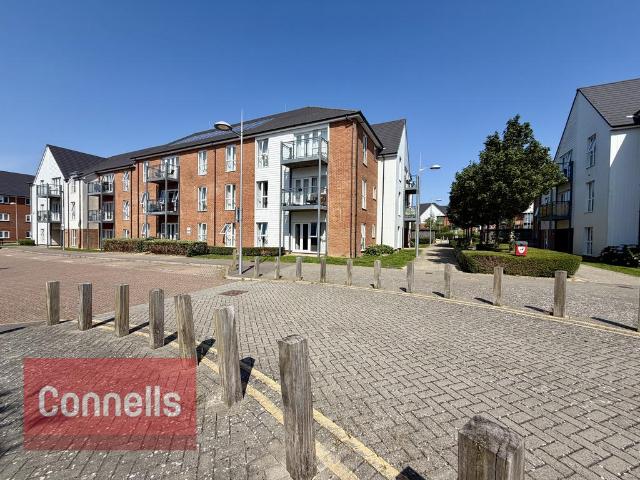 Holmbush Mews, Horsham, RH12 2 bed apartment to rent £1,695 pcm £391 pw