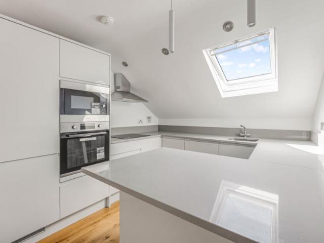 Holmdale Road, West Hampstead, NW6 2 bed apartment to rent £2,999 pcm £692 pw