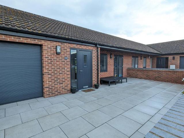 Holme Farm Court, Nottingham NG2, 1 bed bungalow to rent, £925 pcm | PrimeLocation