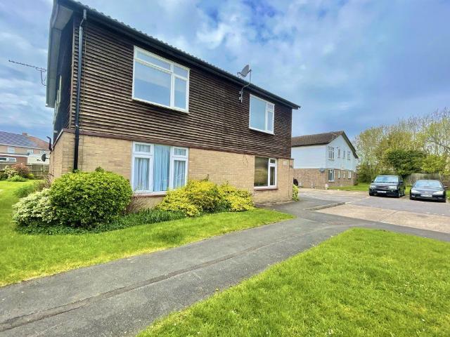 Holmedale, Slough SL2, 1 bed maisonette to rent, £1,100 pcm | PrimeLocation