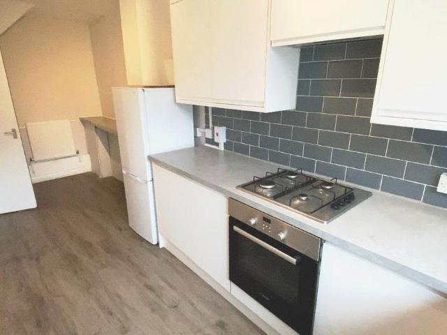 Holmefield House, Hazlewood Cresent, London W10, 3 bed flat to rent, £3,000 pcm | PrimeLocation