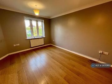 Holmefield Place, New Haw. 2 bed flat to rent £1,625 pcm £375 pw
