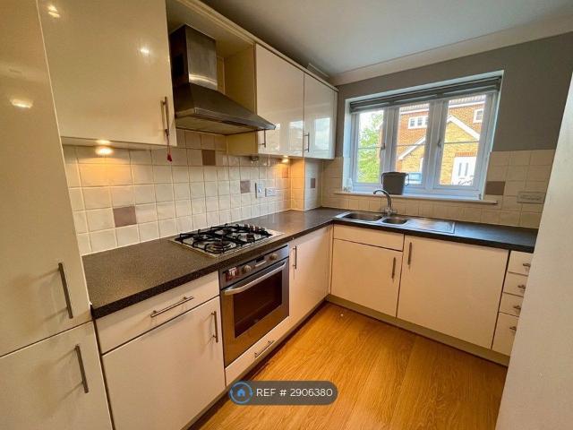 Holmefield Place, New Haw, Addlestone KT15, 2 bed flat to rent, £1,625 pcm | PrimeLocation