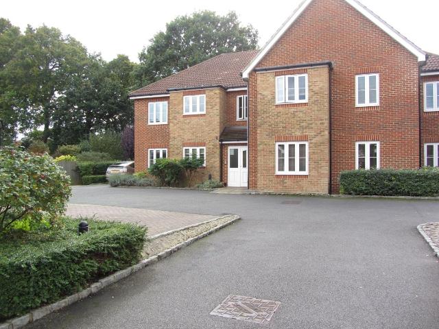 Holmefield Place, Addlestone KT15, 2 bed flat to rent, £1,600 pcm | PrimeLocation