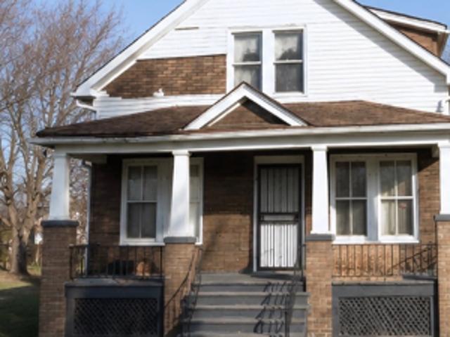 Holmes St